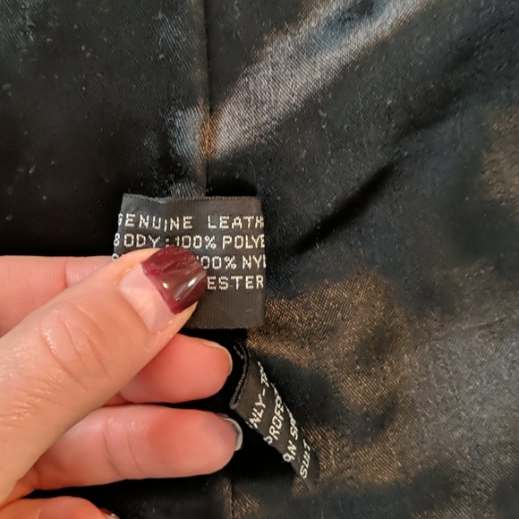 Guess - Picture 5 of 8